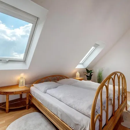 Grosszuegige Maisonettewohnung דירה סינדלפינגן